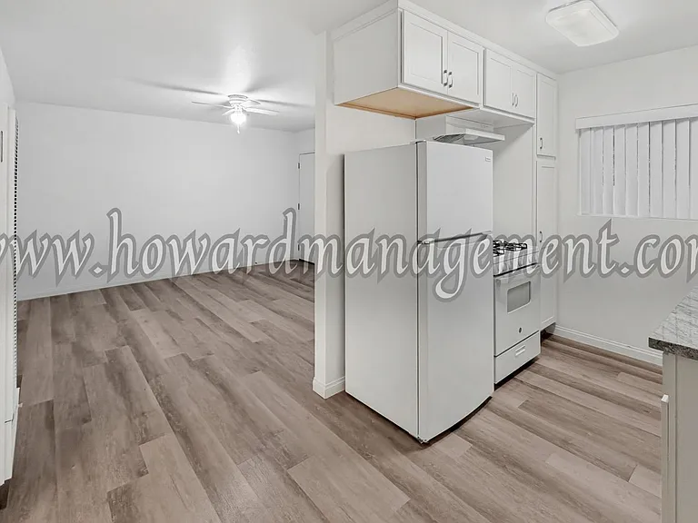 ** Move In Special** 4124 Grand View! Prime Location, All Vacancies Currently Offering 2 Week Fre... — Photo 3