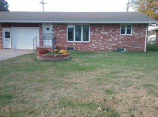 600 Catalina Dr #B, Hutchinson, KS 67502