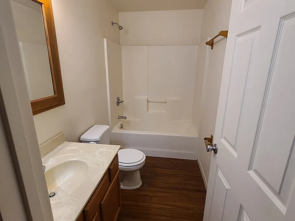 207 W 9th St #207