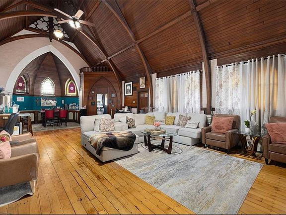 5th image of 576 Fairmount St