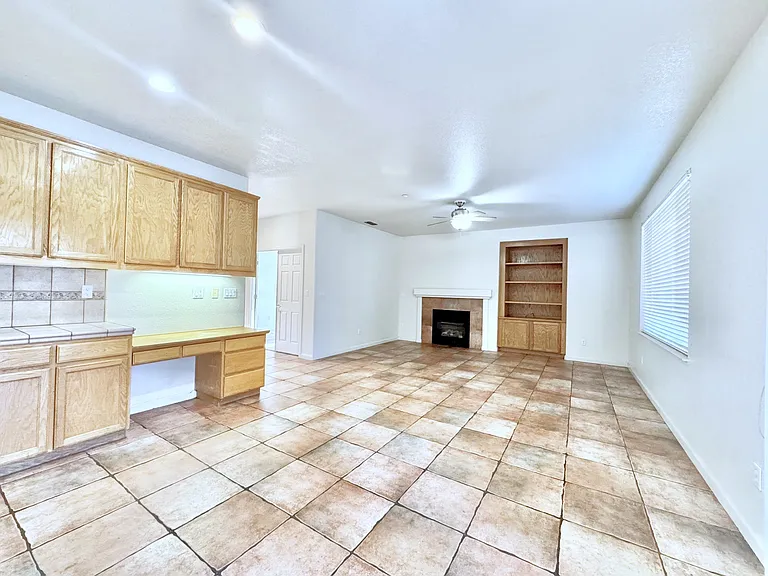1207 Silverton Way — Photo 11