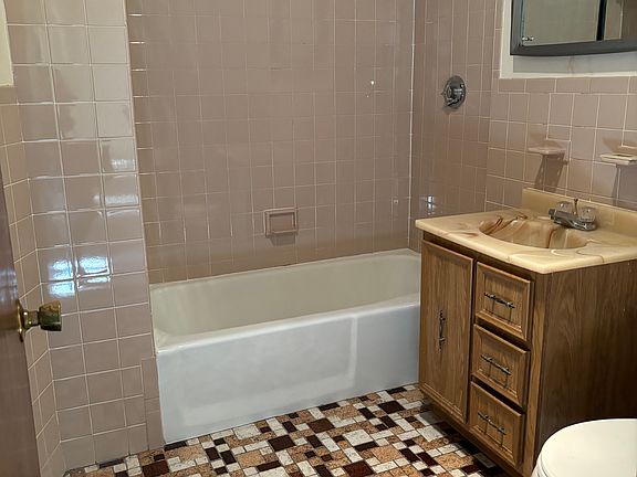 5th image of 79-81 Winthrop Shore Dr #2