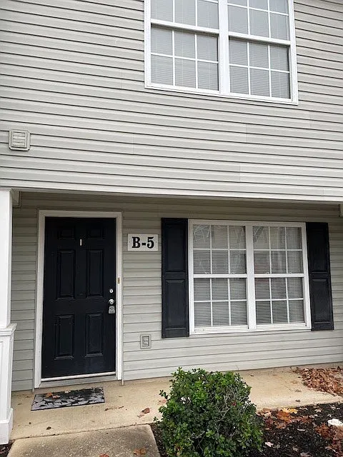 2961 S Rutherford Blvd — Photo 1