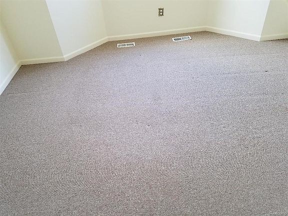 5th image of 2697 Thistlewood Dr