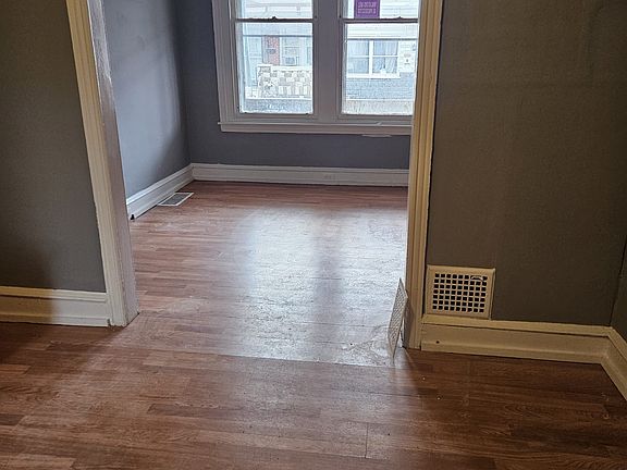 3rd image of 405 W Wellens Ave