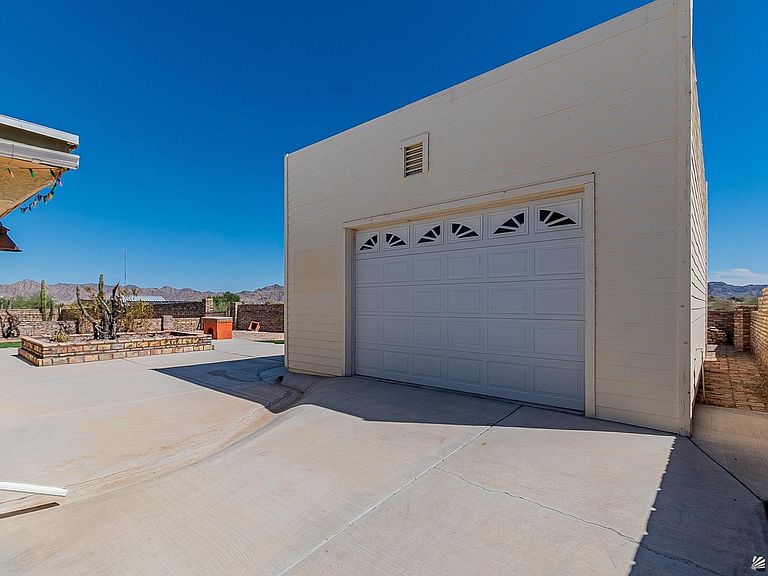 Detached garage and workshop