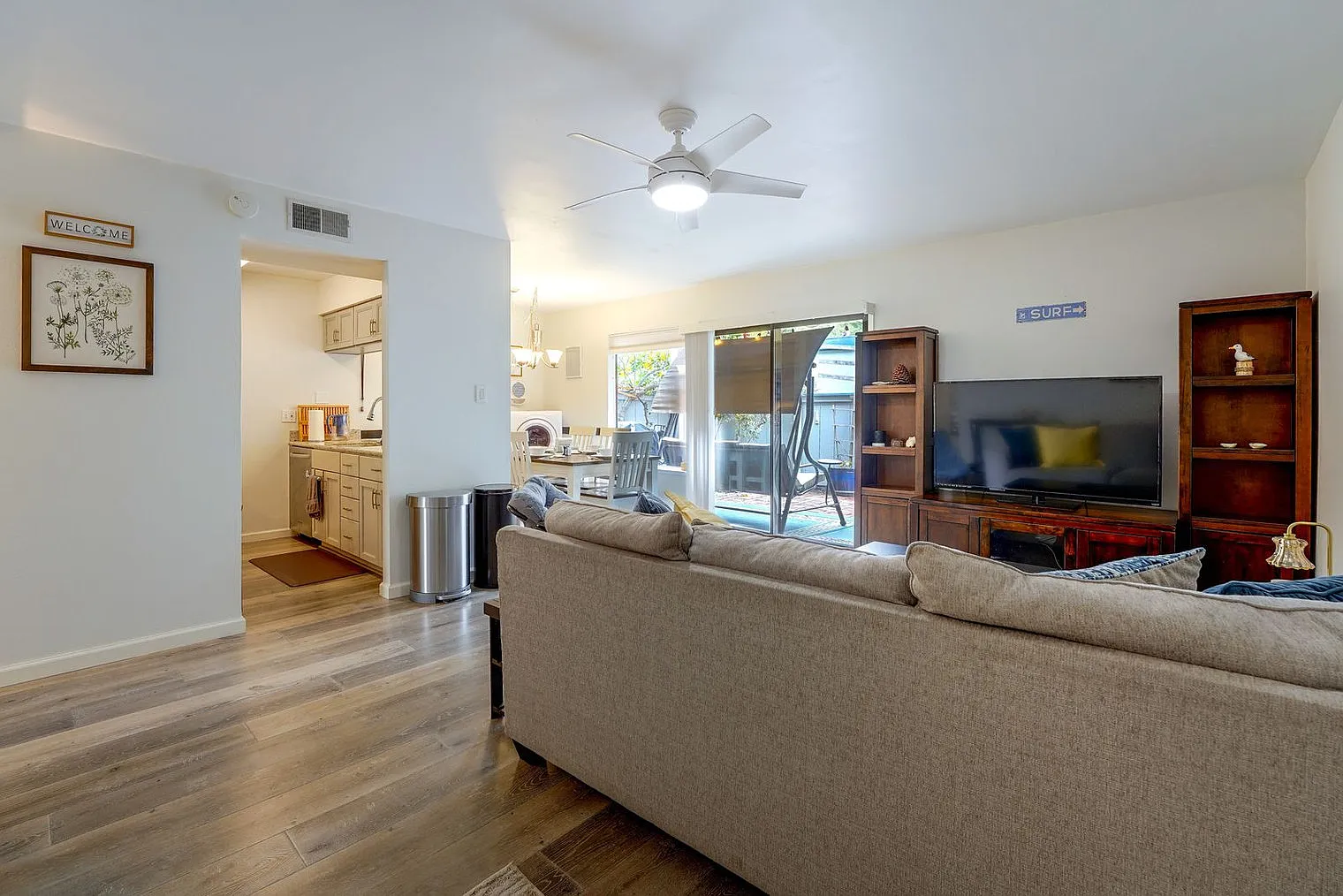 2 bed, 1.0 bath, 839 sqft, $3,693 — Photo 2