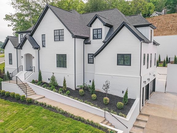 3rd image of 3004 Strickland Dr