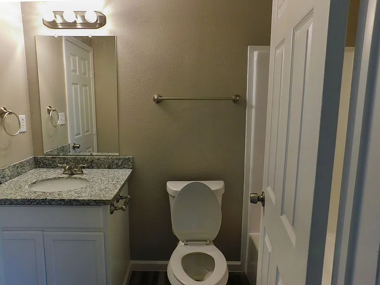 107 Varsity Dr — Photo 12