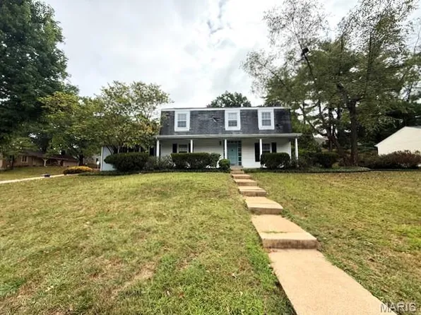 1060 Port Diane Dr, Saint Louis, MO 63146
