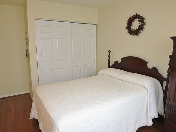 4th image of 317 Parker Ave