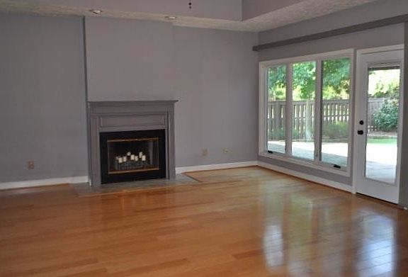 4th image of 114 Montrose Dr
