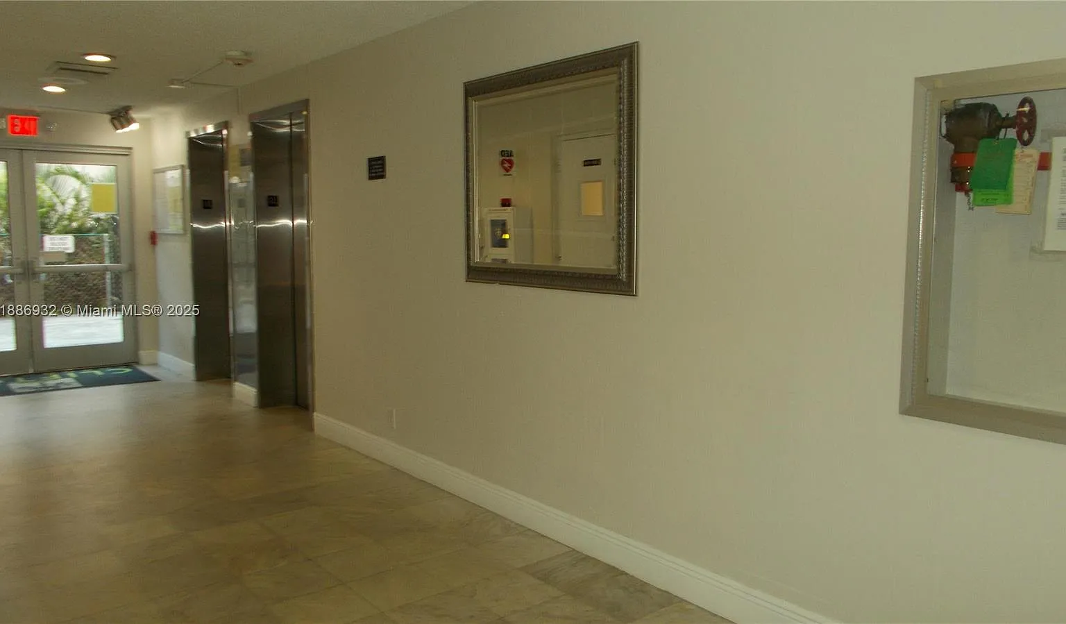 Clifton Condo — Photo 3