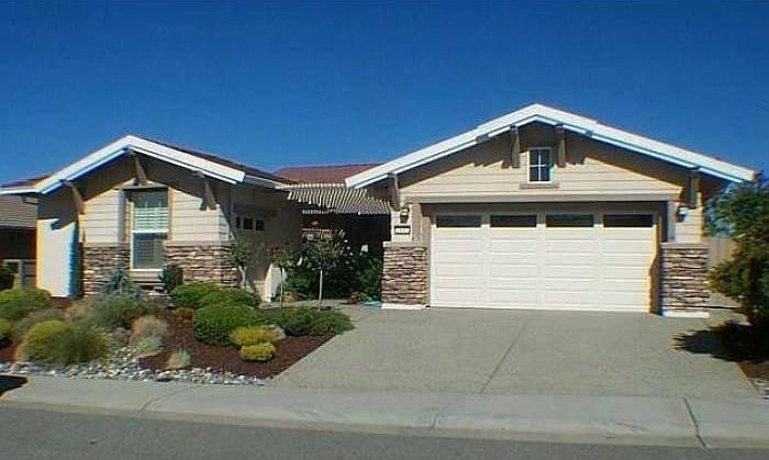 Great Curb Appeal!