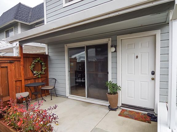 3rd image of 3146 Woods Cir