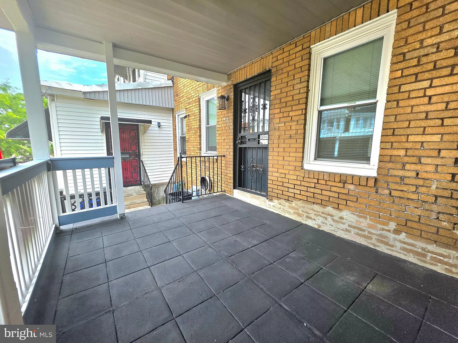 3 bed, 1080 sqft, $2,000 — Photo 3