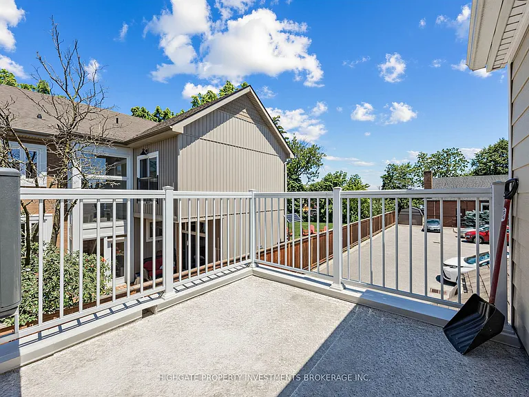 107 Kent St #UPPER — Photo 25