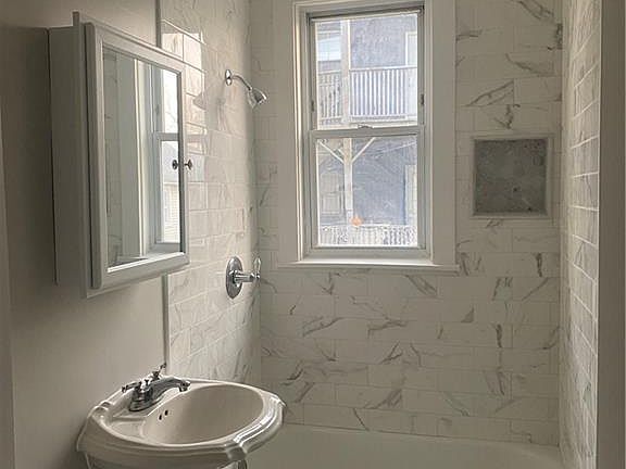 5th image of 295 Poplar St Floor 2