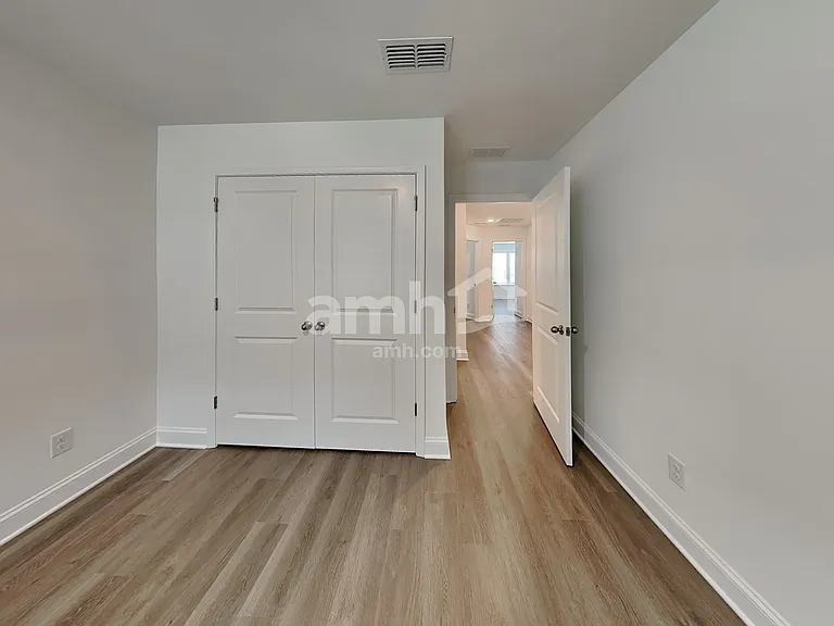1128 Livengood Way — Photo 15