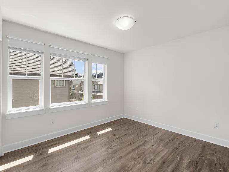 1382 Chelsea Walk NE — Photo 18