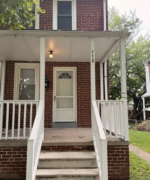 112 N Bancroft Pkwy — Photo 1