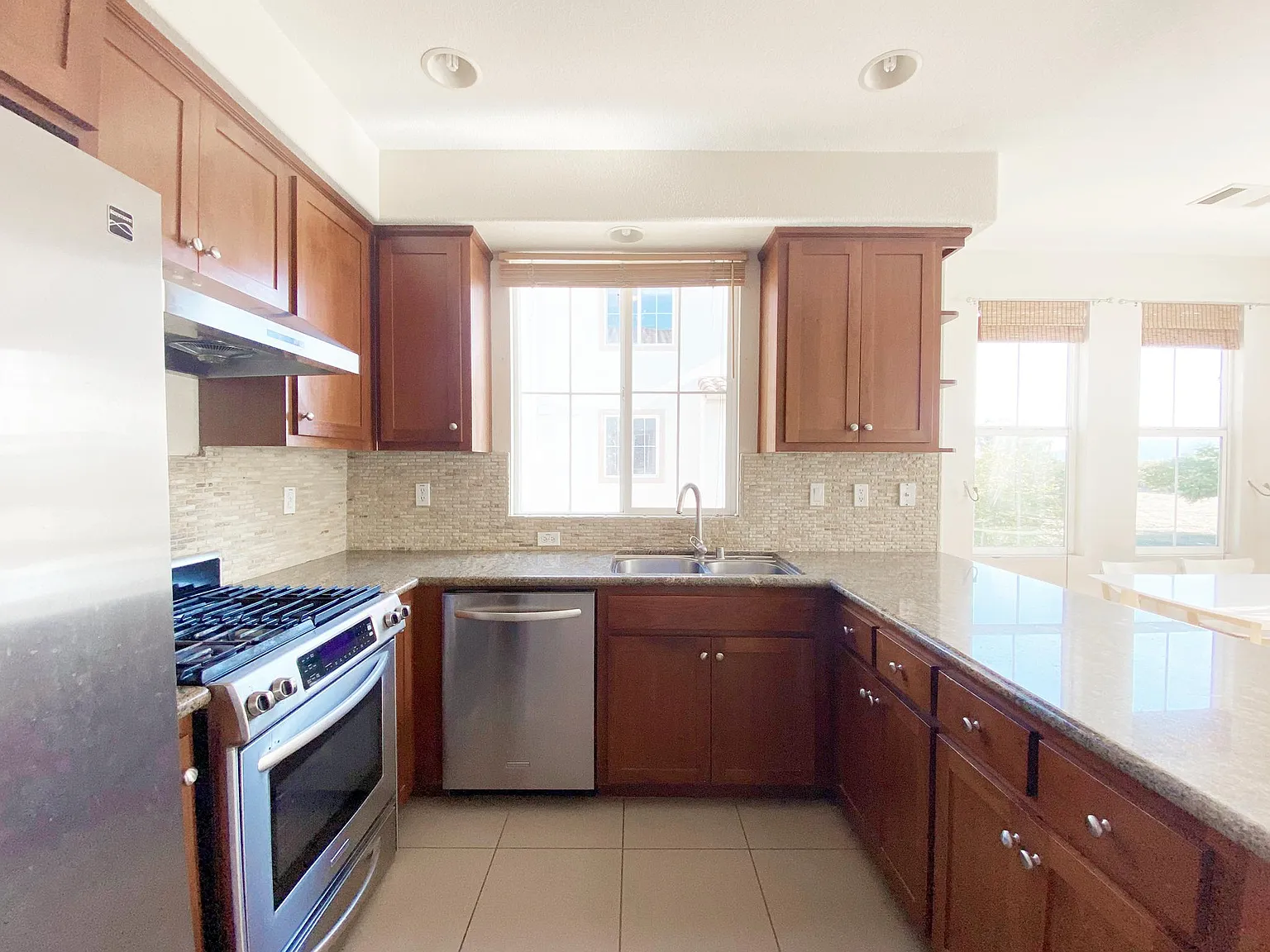 2 bed, 2.5 bath, 1169 sqft, $3,400 — Photo 4