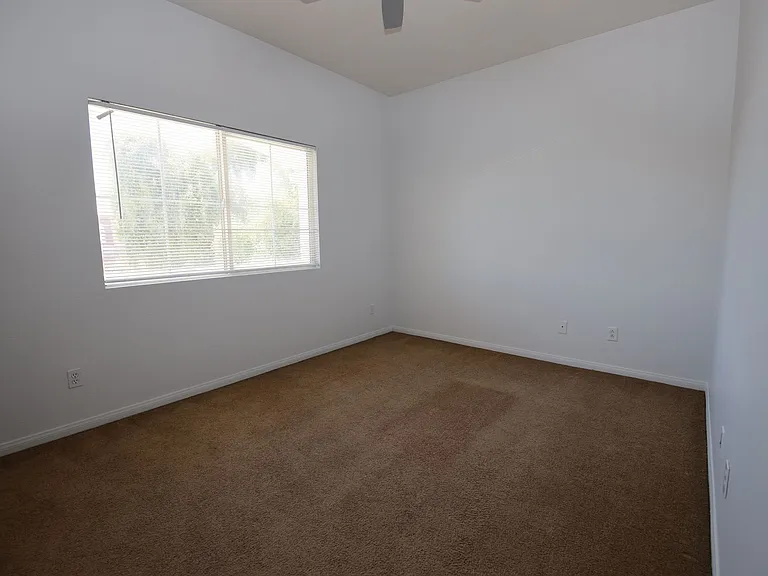 554 Campus Oaks Ct — Photo 25