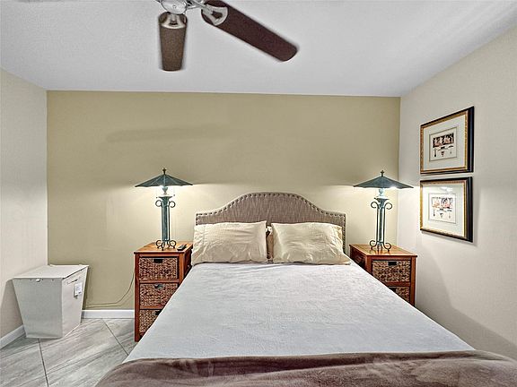 4th image of 5240 NE 6th Avenue #E26