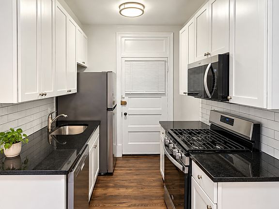 4th image of 905 W Altgeld St #1A