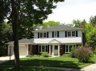 1312 W Leona Ter, Arlington Heights, IL