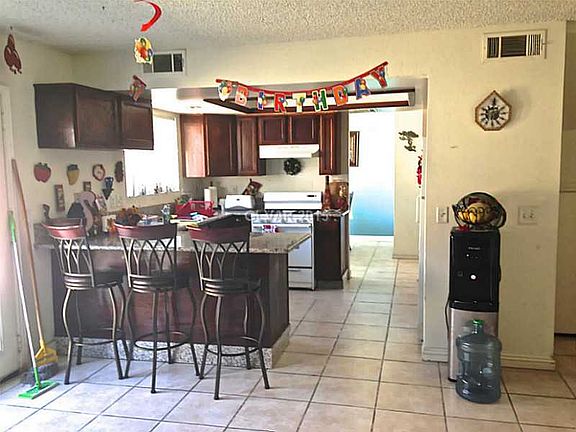 5th image of 571 Marion Dr