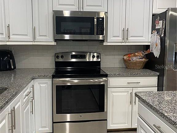 4th image of 2712 26th Avenue Dr W