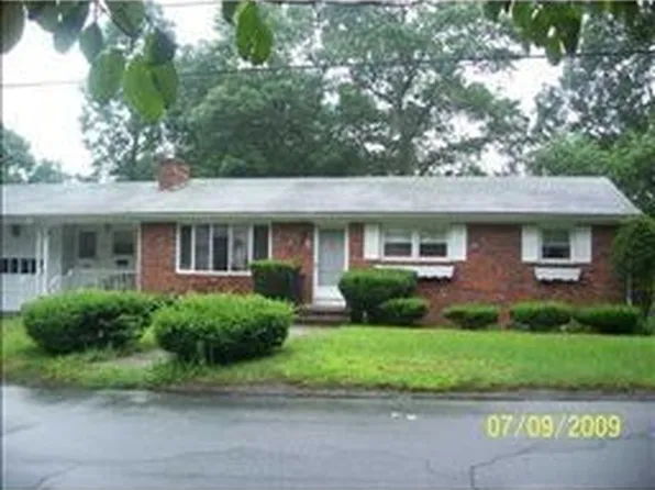 2 Barbara Ann Dr, North Providence, RI 02911