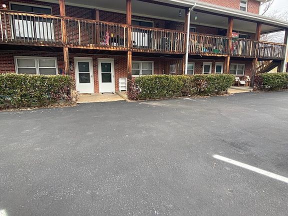 5th image of 702 E Main St #4