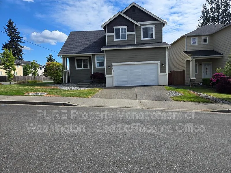 Building Photo - 5027 NE 5th Pl