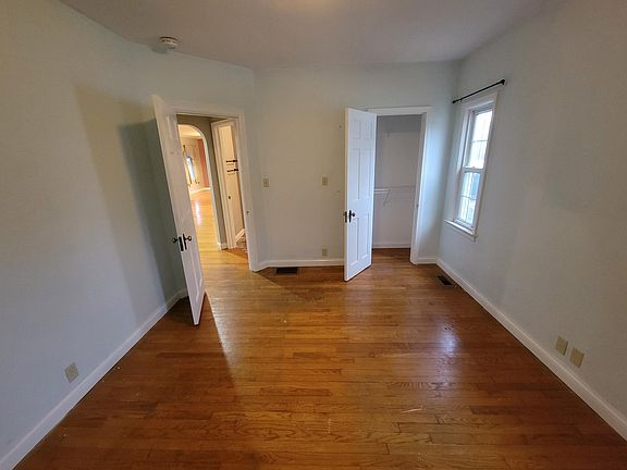 4th image of 406 S Normandy Dr