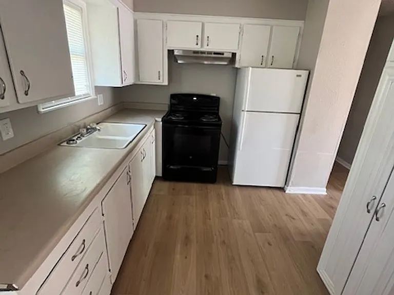 3218 Melinda Ln — Photo 5