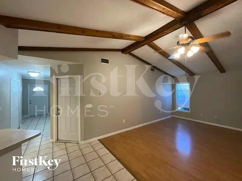 4 bed, 2.0 bath, 1889 sqft, $2,830 — Photo 2