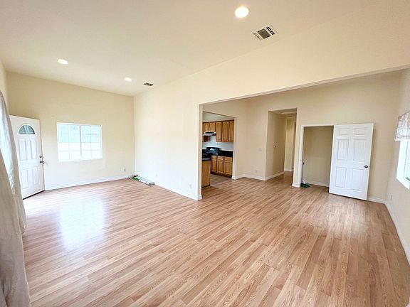 4th image of 1046 Laurel Ave Front 1046