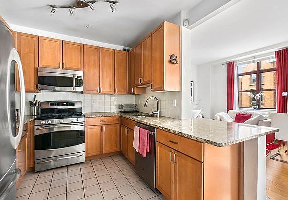 3rd image of 237 W 115th St APT 5B