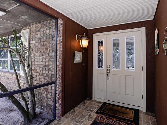 3rd image of 602 NE Larkspur Ln