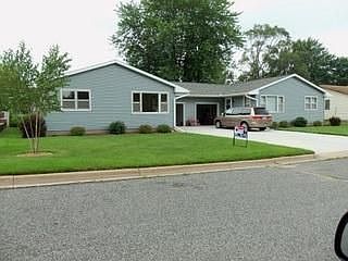 1st image of 403 10th Ave N