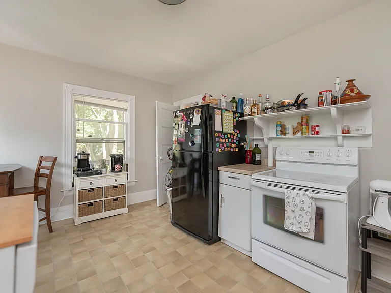 14 Audubon St #UPSTAIRS — Photo 10