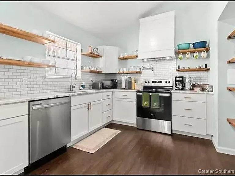 2822 Wilson Dr — Photo 4