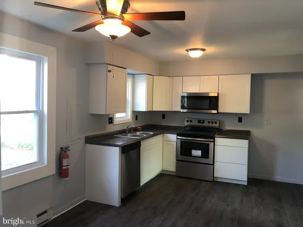 88 Berkshire Rd, Sicklerville, NJ 08081
