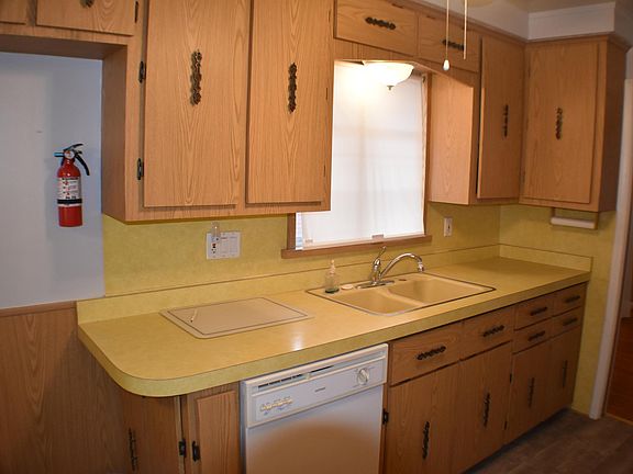 4th image of 21000 Alexander St