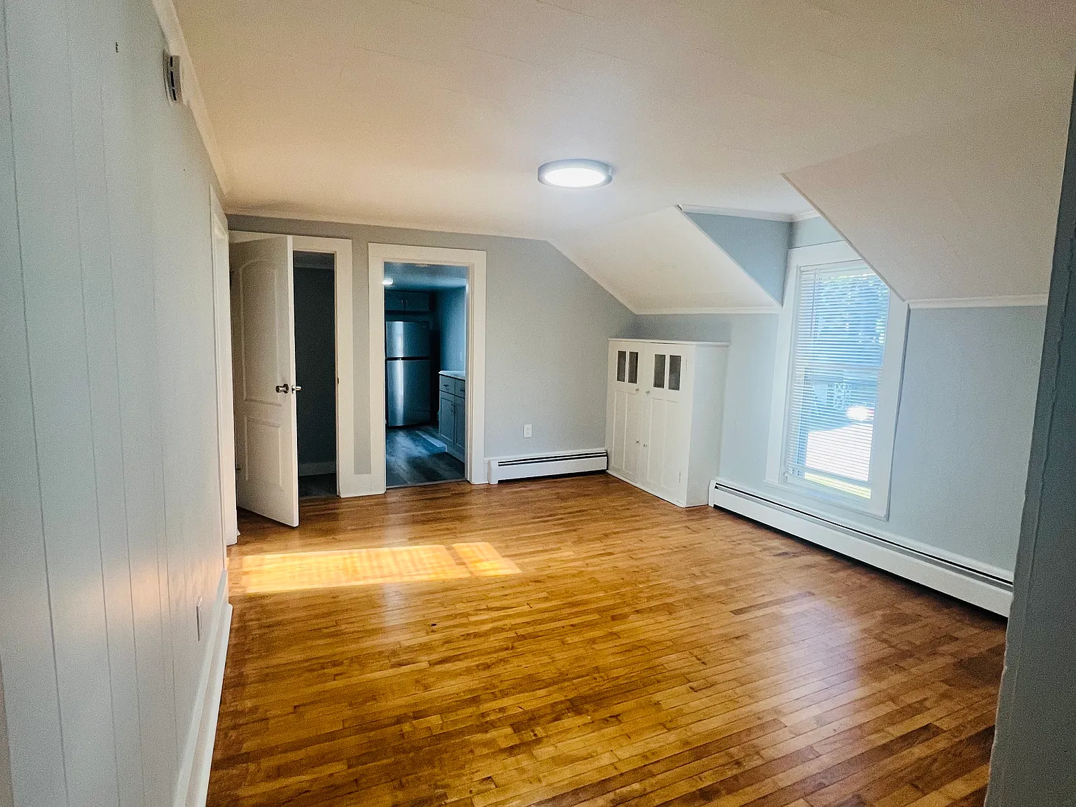 3 bed, $1,880 — Photo 4