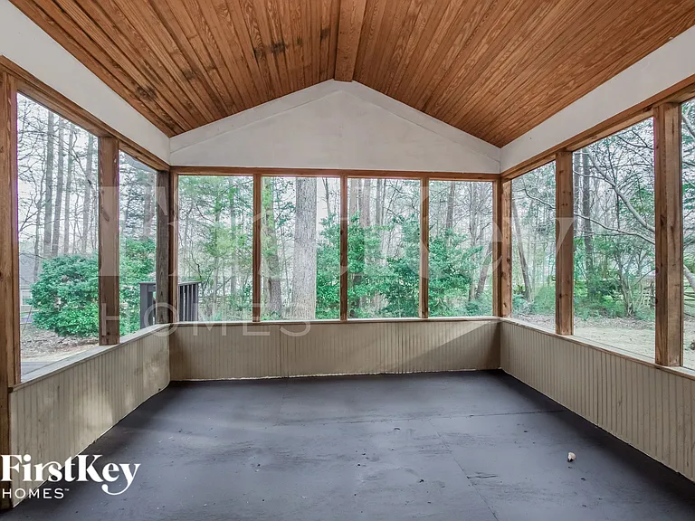6904 Passeres Ct — Photo 10