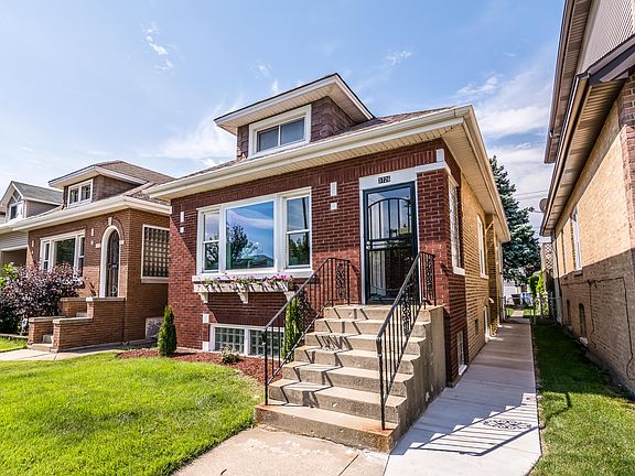 3rd image of 3726 N Oak Park Ave