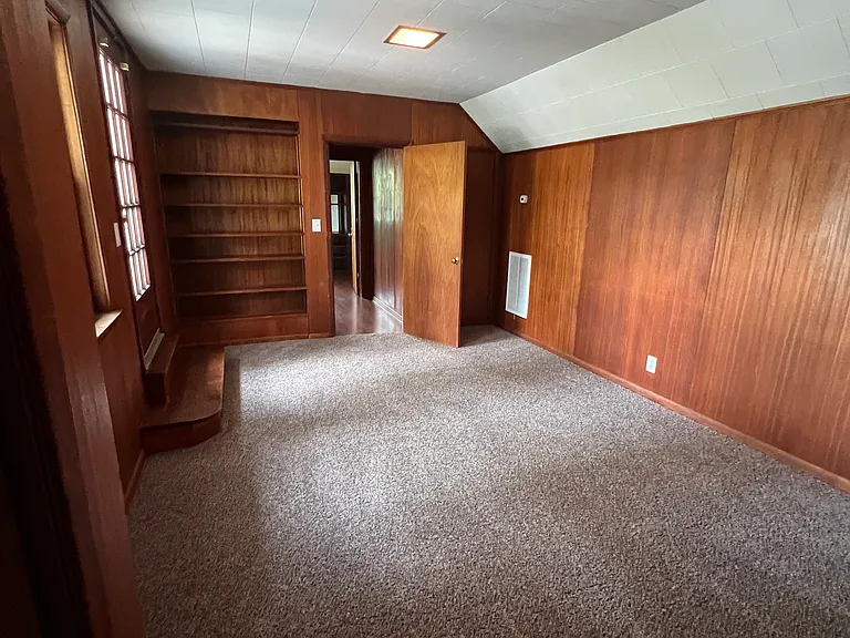 516 N Park St — Photo 31